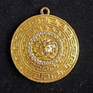 Medusa Medallion Pendant 18K Gold-plated